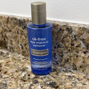 NWT Neutrogena Oil-Free Eye Makeup Remover